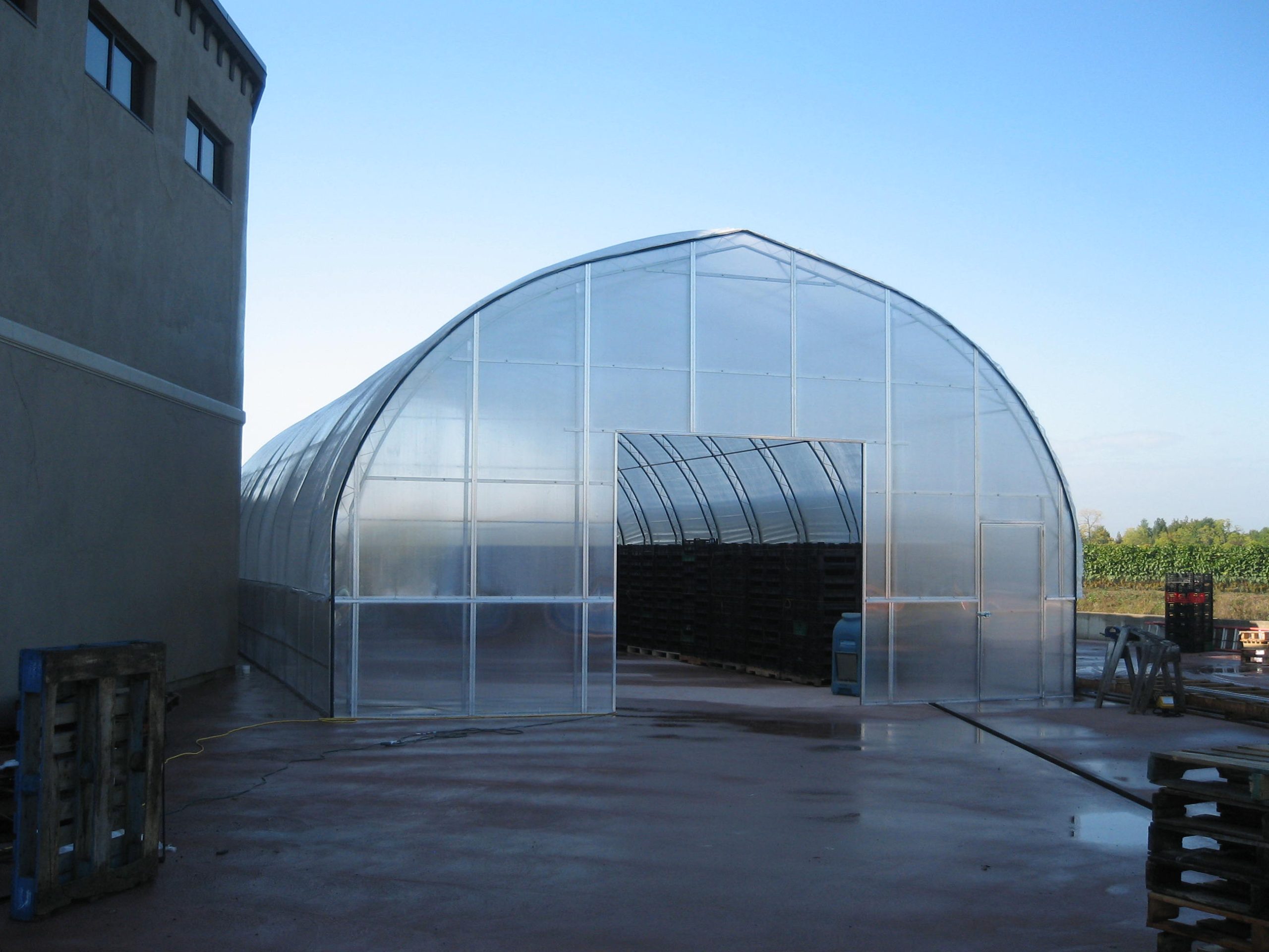 Commercial greenhouse manufacturing 