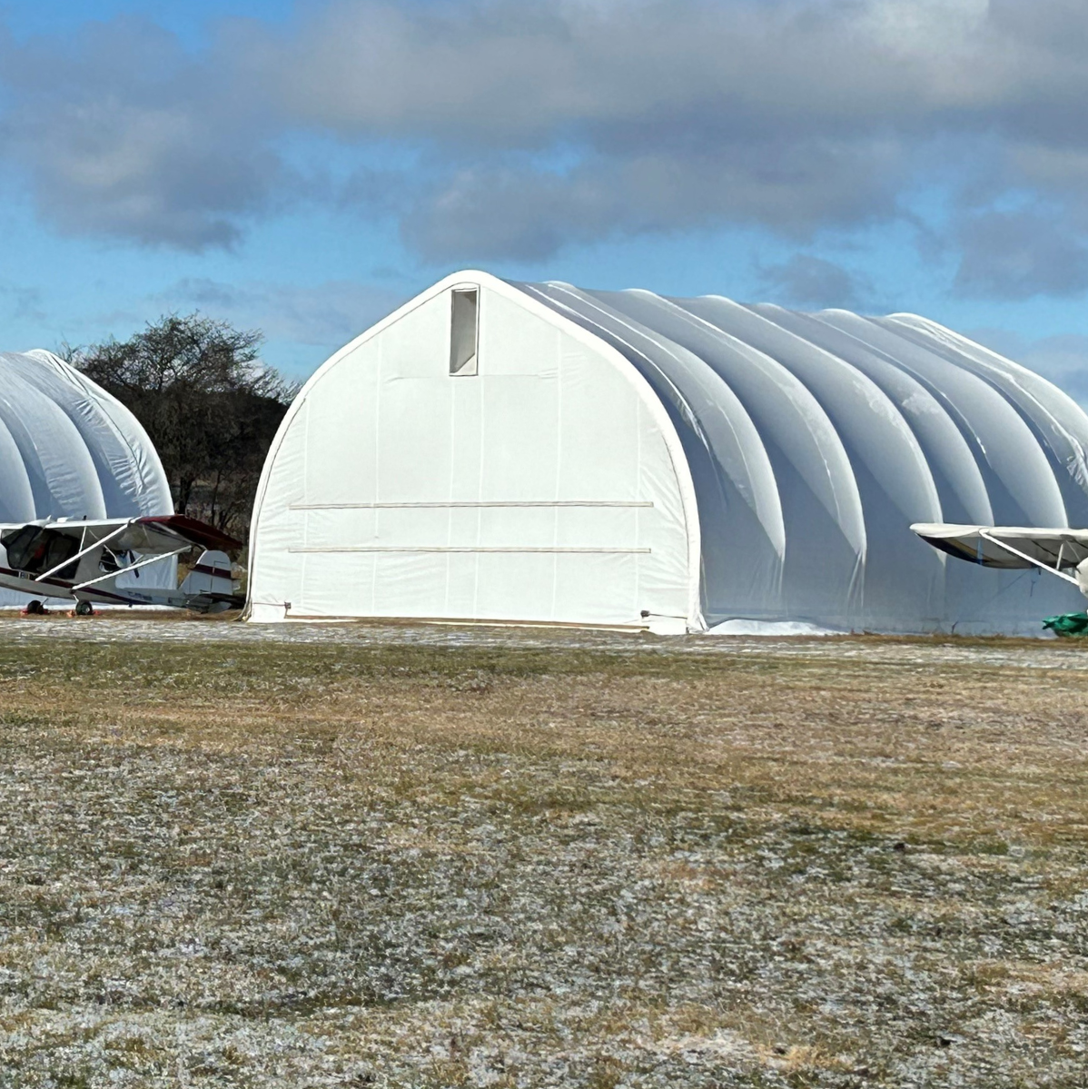 Airplane storage utility structure 